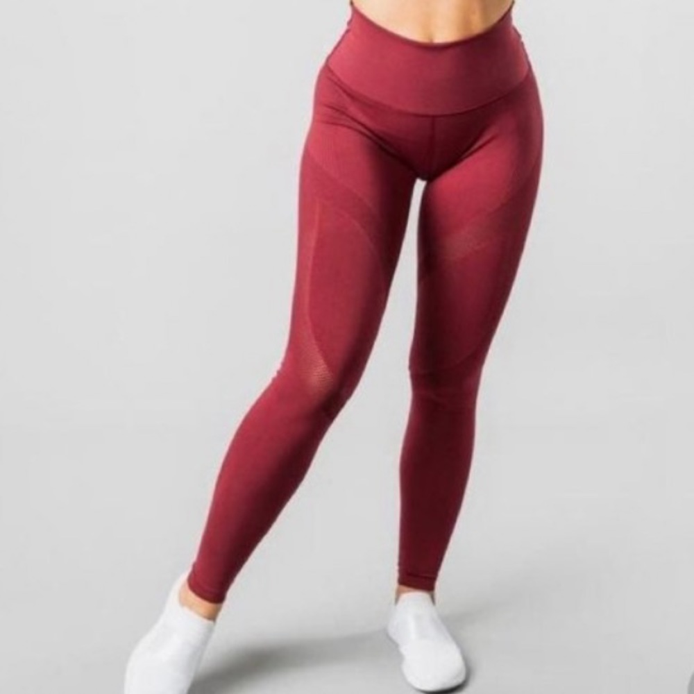 Aero Garnet Red Legging — Alphalete